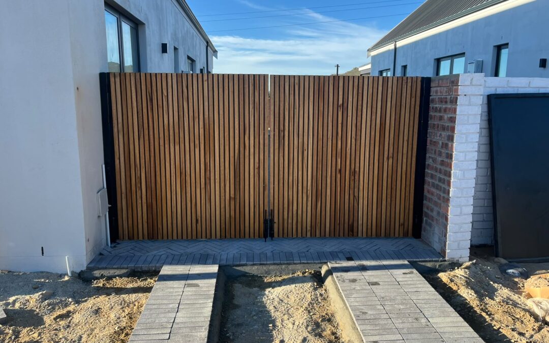 Wood-Clad Swing Driveway Gate – Paarl