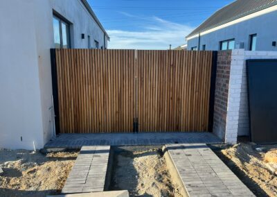Wood-Clad Swing Driveway Gate – Paarl