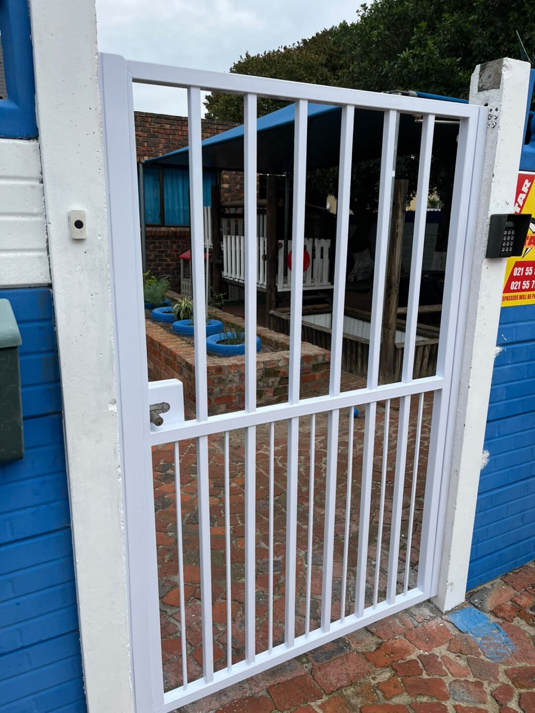 White Pedestrian Gate – Table View