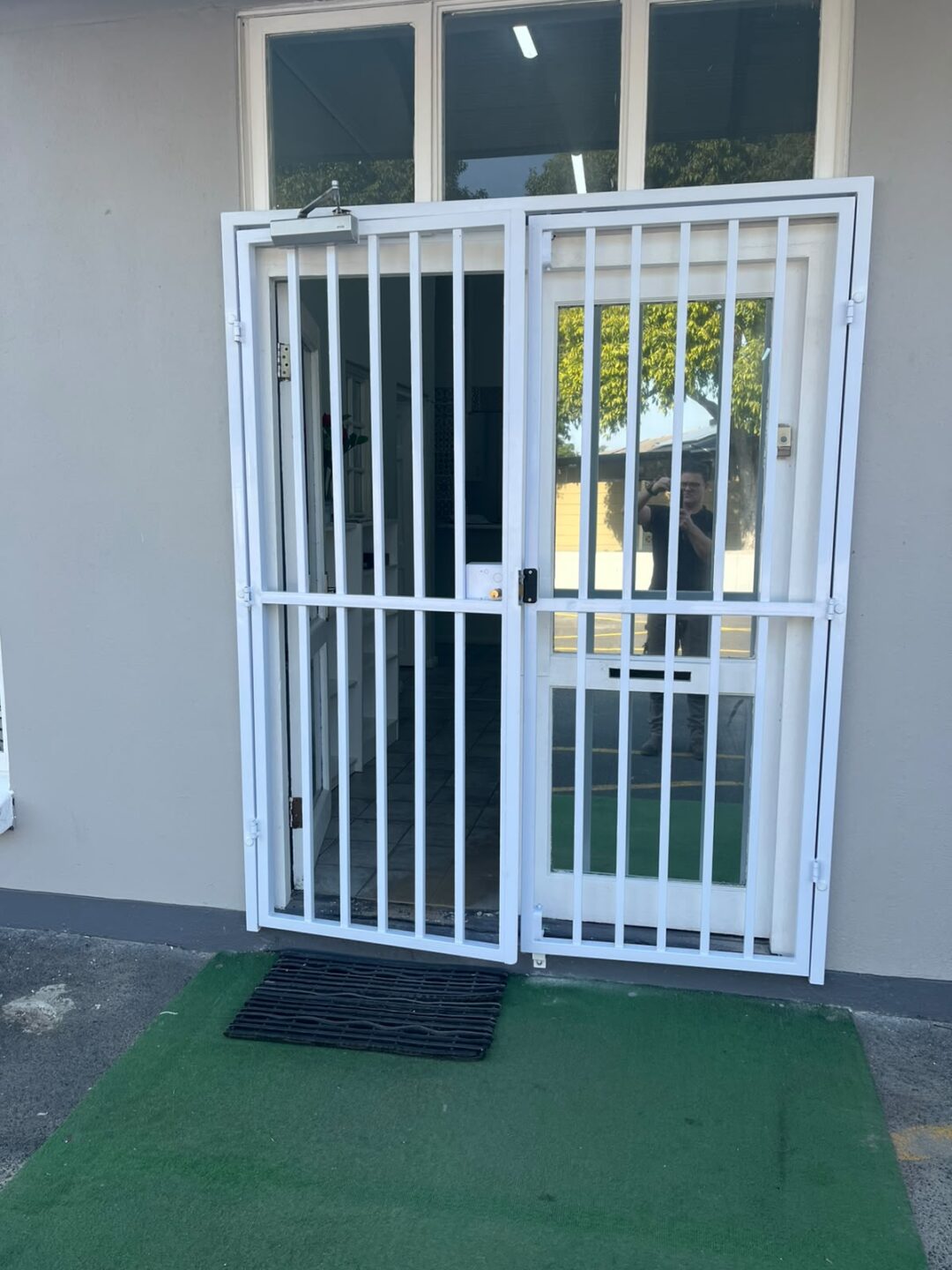 Entrance Security Gate – Table View