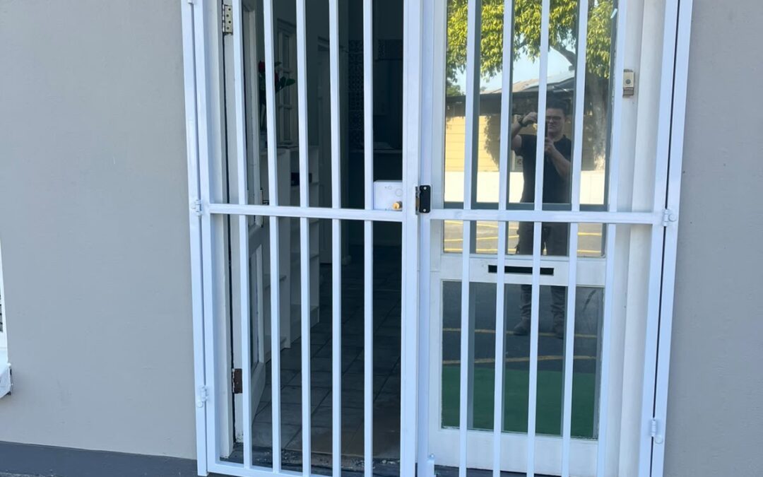 Entrance Security Gate – Table View