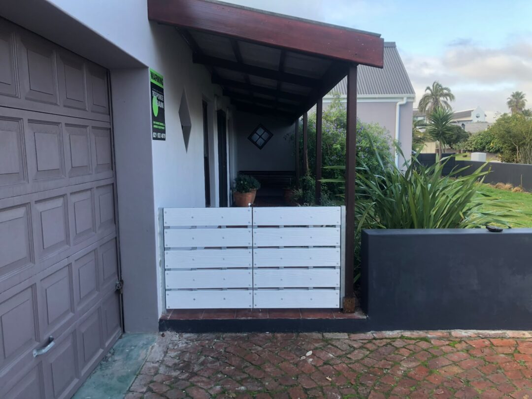 Small Clad Pedestrian Gate – Melkbosstrand